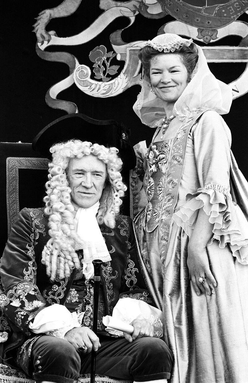 Glenda Jackson as Queen Caroline with Richard Harris as King George II during filming for King of the Wind. Photograph: Barry Batchelor/PA
