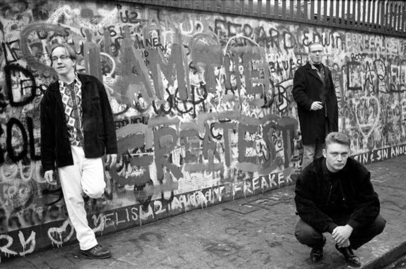 A House, in Dublin, in Devember 1991. Dave Couse left, in front of graffiti painting the name of their album "I Am The Greatest" ouside U2's studios. (Photo by Martyn Goodacre/Getty Images)