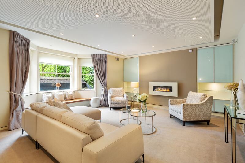 Garden-level livingroom