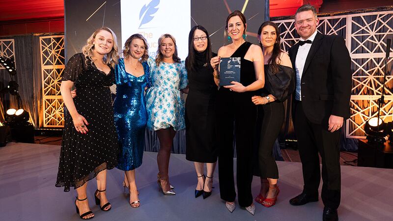 Yuxin Wang, awards judge, presents the best marketing/communications award to University of Limerick team