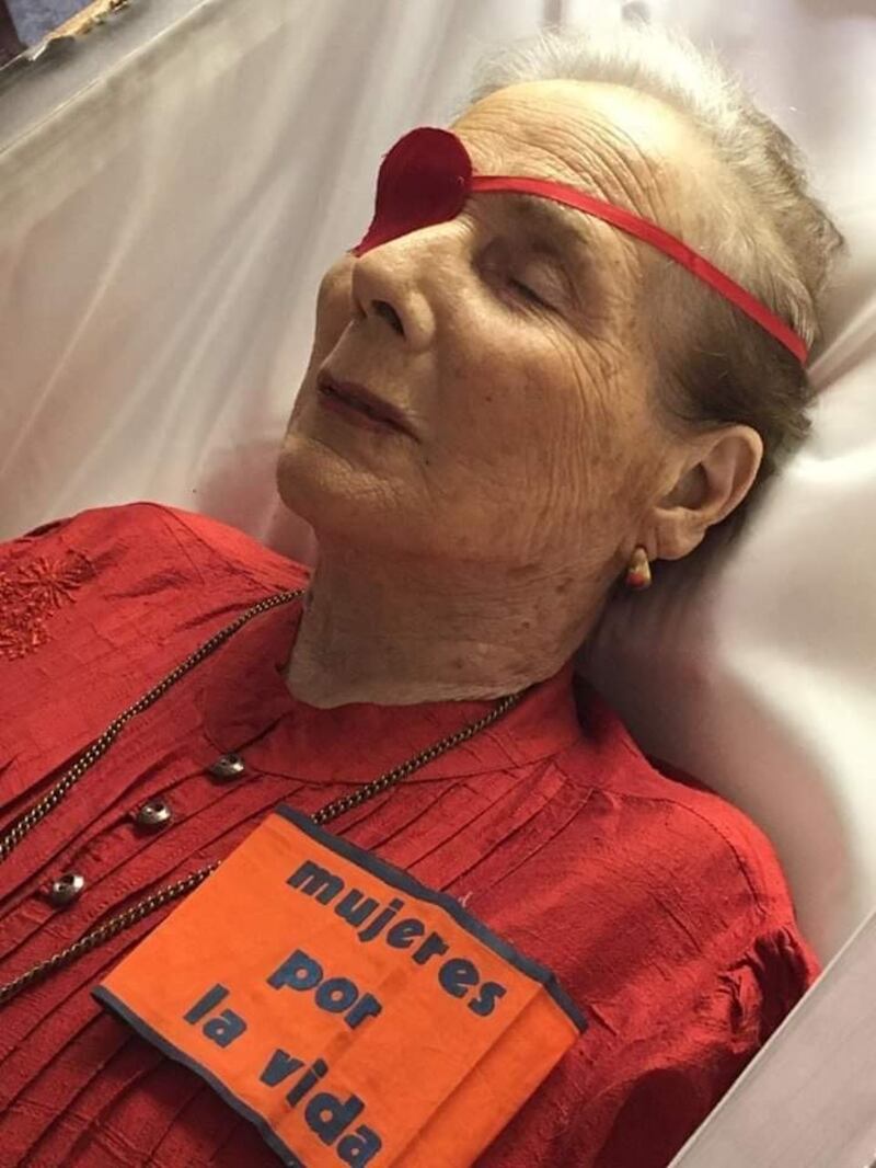 Monica Echeverria lying in state: the photo that went viral