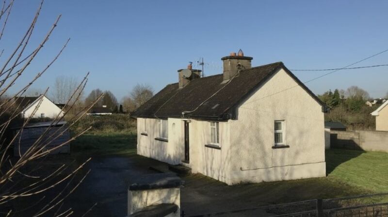 This bungalow is on  0.59 of an acre at Woodpark, Castleconnell, Co Limerick.