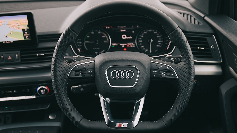 When you enter your destination, the software will plan the route to maximise electric driving