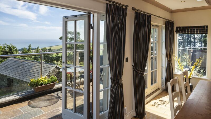Diningroom opening to balcony