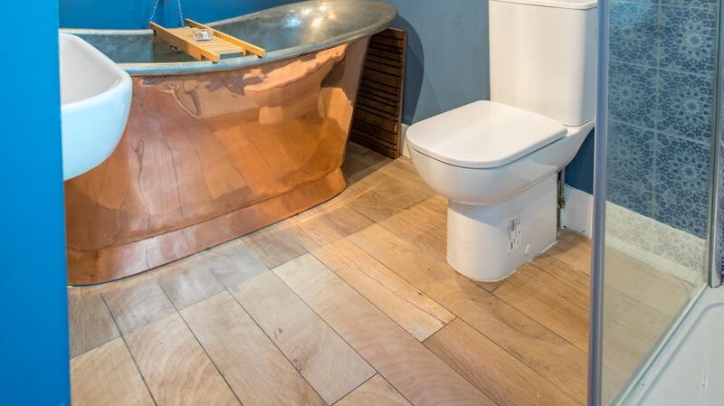 41 Niall Street bathroom