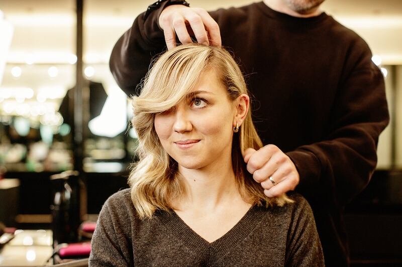 All I did was take the Corrale and pull it towards myself and make a half turn with the hair,’ Bradshaw says of these fabulous flicks