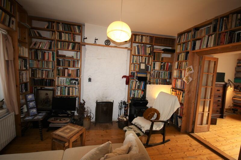 Alton Cottage: the living room