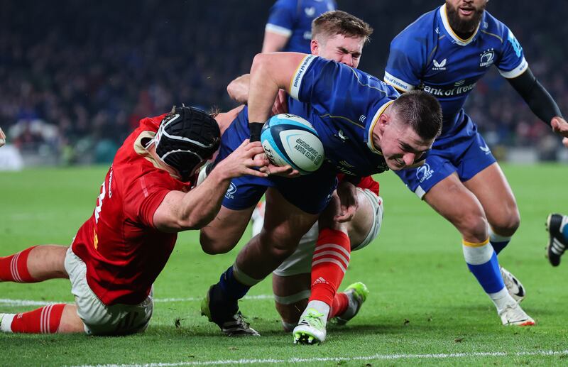 BKT United Rugby Championship, Aviva Stadium, Dublin 25/11/2023  
Leinster vs Munster   
Leinster's Dan Sheehan and Munster's Gavin Coombes and Jack Crowley 
Mandatory Credit ©INPHO/Billy Stickland