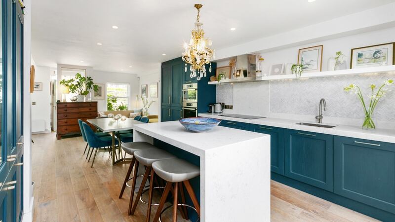 Kitchen with breakfast counter