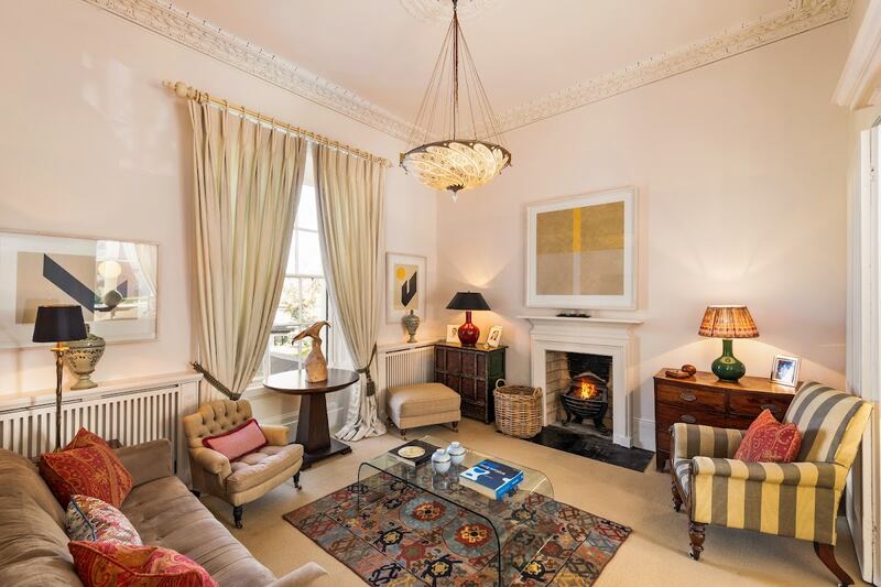 Adjoining livingroom