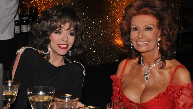 Joan Collins (L) and Sophia Loren