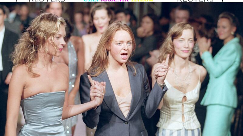 Stella McCartney (C) with models including Kate Moss (L)  in 1998. Photograph:  Jean-Christophe-Kahn/Reuters