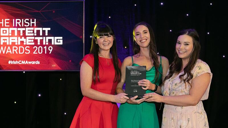 Alison Trueick, Senior Marketing Executive, Cpl presents the Most Effective Use of Data & Insights award to Claire O'Brien & Grainne Harrison, Londis.