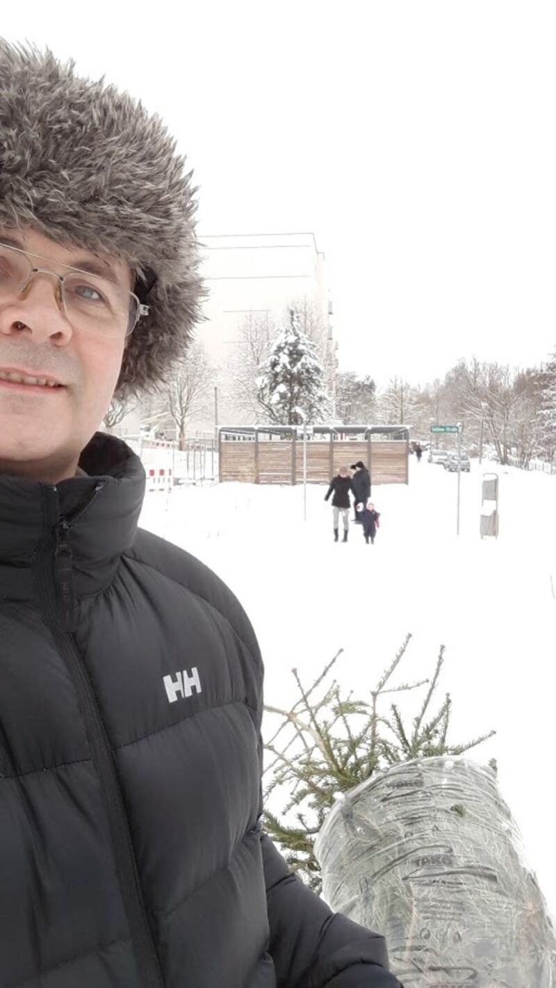 Gary Whelan dressed for the snow in Dresden