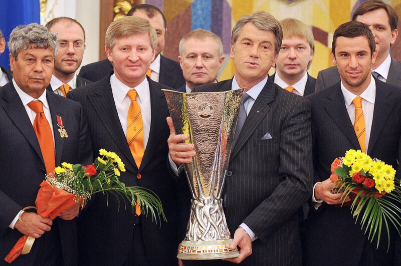 Ukrainian president Viktor Yushchenko (second right), flanked by the club's then head coach Mircea Lucescu (left), club president Rinat Akhmetov (second left) and captain of the team Darijo Srna (right) hold the Uefa Cup during a ceremony in Kyiv in 2009. Photograph: Sergei Supinsky/AFP via Getty Images