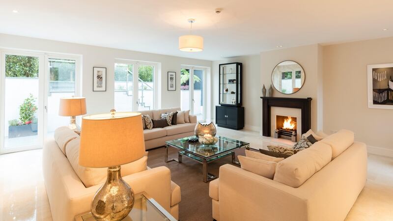Druantia, Woodlands Park, Blackrock: the livingroom, like the rest of the house, is in turn-key condition