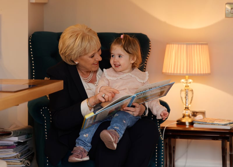 Heather Humphreys and her granddaughter Charlotte (1)