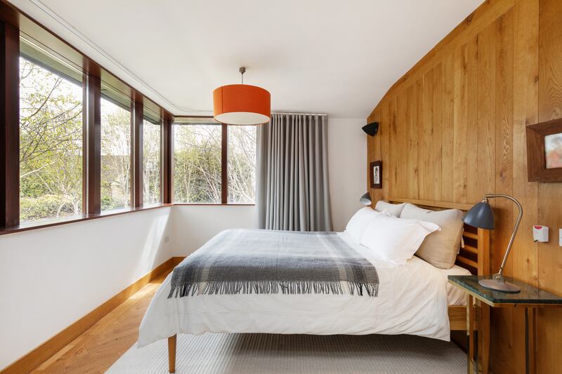Principal bedroom with oak wall