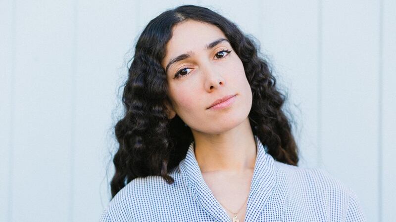 Bedouine: her individuality takes hold of the listener and doesn’t loosen its grip