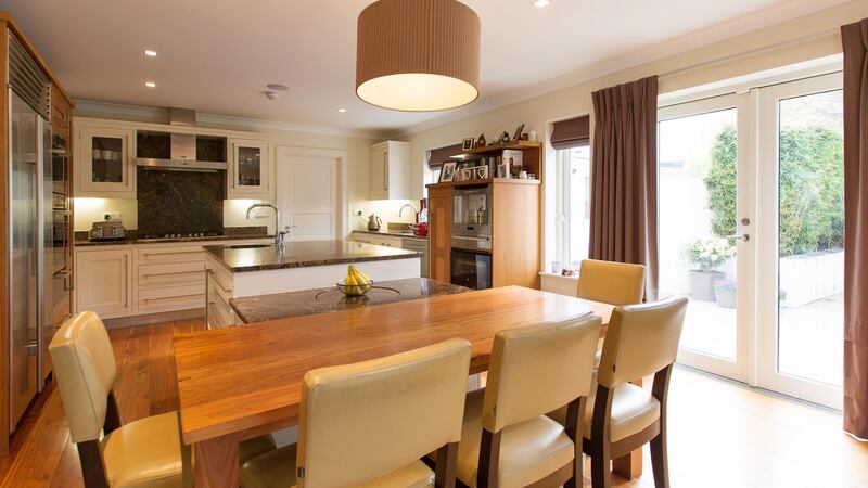 The diningroom and kitchen/breakfastroom are bright spaces, with lots of windows and double doors opening into the back garden