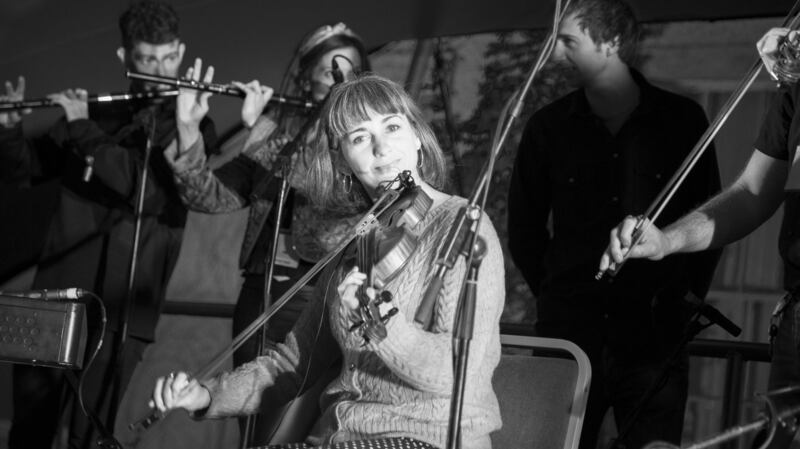 Inni-K ag seinnt ag Féile Nasc 2019. Grianghraif: Aoife Murphy