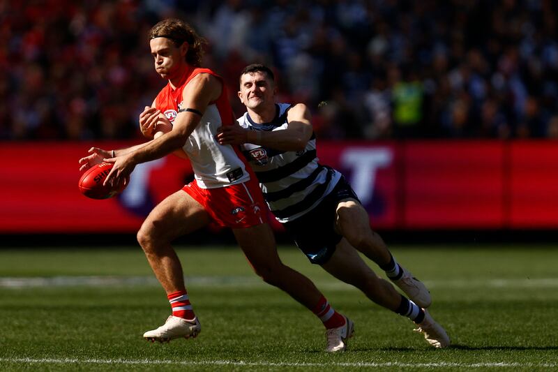 Mark O'Connor of the Geelong Cats tackles James Rowbottom of the Sydney Swans  during the 2022 AFL Grand Final match. Photograph: Darrian Traynor/AFL Photos/via Getty Images
