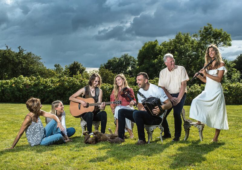 Ireland Rugby World Cup Portraits 2019 Tadhg Beirne with his family mum Brenda girlfriend Harriet sisters Caoimhe, Jennifer, Alannah dad Gerry and dog Luna in the family's front garden in Naas. HIs sister Jen lives in Sydney, and they waited until she was home to take the picture. Mandatory Credit ©INPHO/Dan Sheridan
