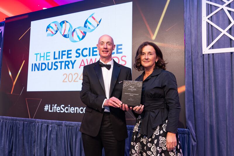 Philip Gammell, president of ISPE Ireland Affiliate, presents the outstanding contribution award to Marie Martin, MSD