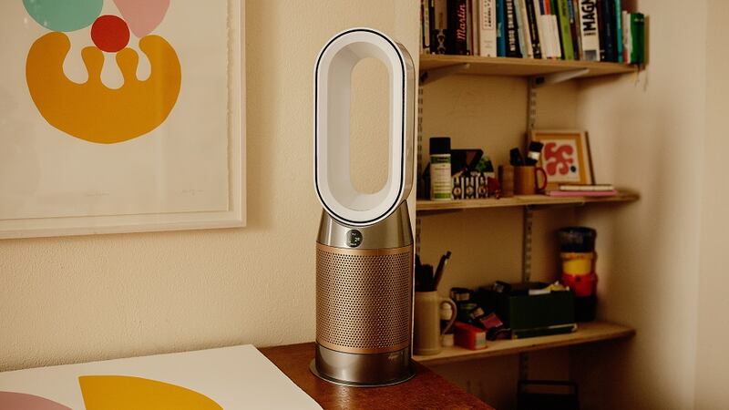 The Dyson Purifier Hot+Cool Formaldehyde senses, captures and removes formaldehyde particulates continuously. It also stops them leaking back into the room, thanks to fully sealed HEPA H13-standard filtration