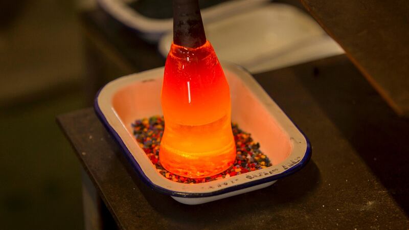 Jerpoint Glass adding colour to the hot glass.