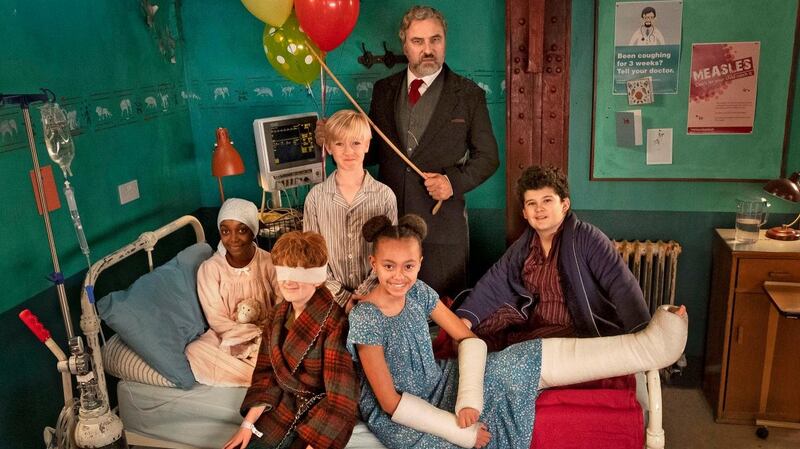 David Walliams and the young cast of The Midnight Gang, BBC