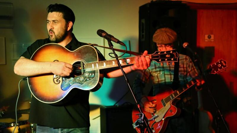 Joe Fury rockabillying at Cairde