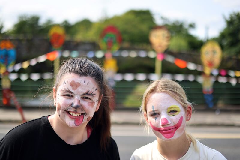 Ríona Cannon and Sarah Jayne Walsh at the Scarecrow Festival.
Photograph: Dara Mac Dónaill