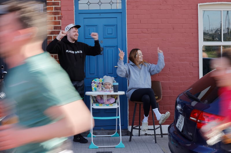 Craig, Joni (10 months) and Hannah Connolly  support the participants in the closing stretches of the race. Photograph: Alan Betson/The Irish Times

