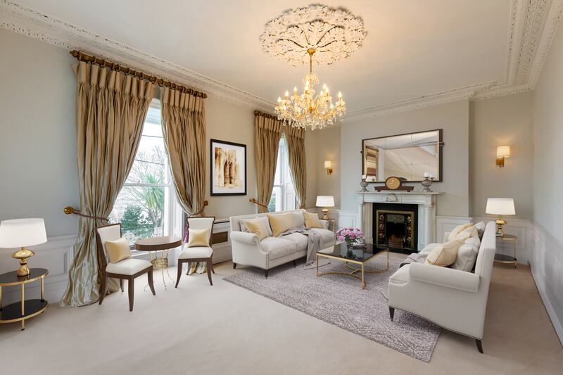 A drawing room lies on the first floor.