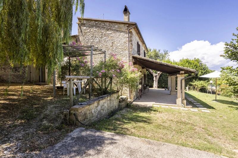 This property in Umbria is currently divided into three apartments