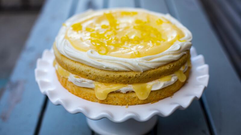 Lemon curd cake: this sponge is light, airy and so moist because of the tangy lemon curd and buttercream filling.