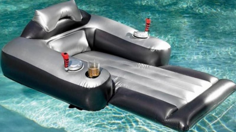 Motorised pool lounger