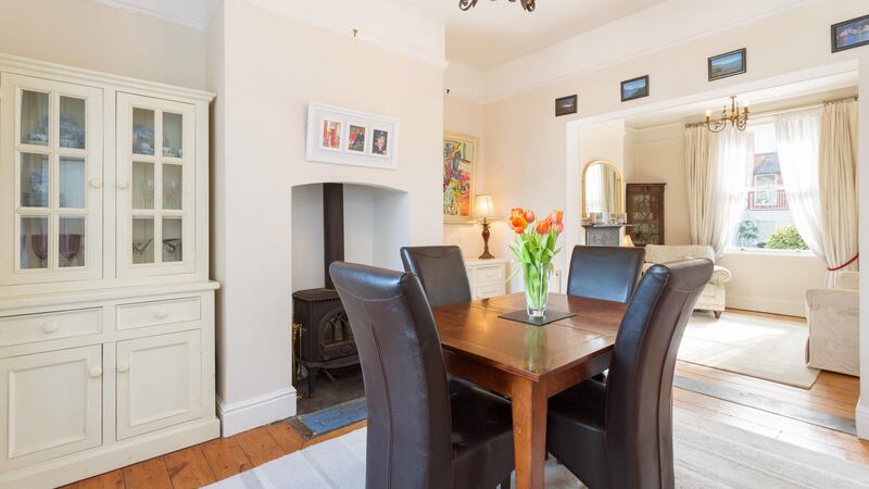 A comfortable home in creamy colours:  2 Northbrook Villas