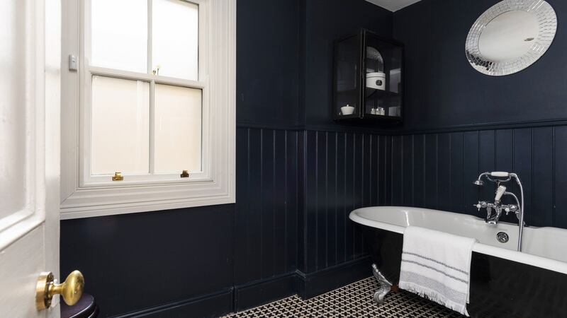 The dark-navy bathroom of number 81