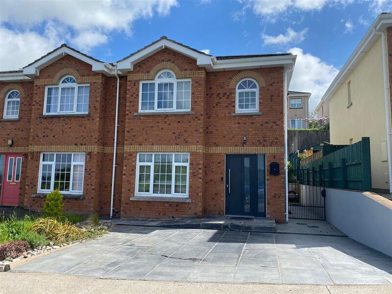 6 Hawthorn, Bailieborough is located close to the town centre