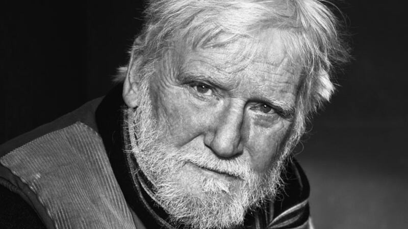 Dermot Healy's reddish-grey hair and beard and his inclination to hunch his shoulders lent him the look of a seasoned mariner.