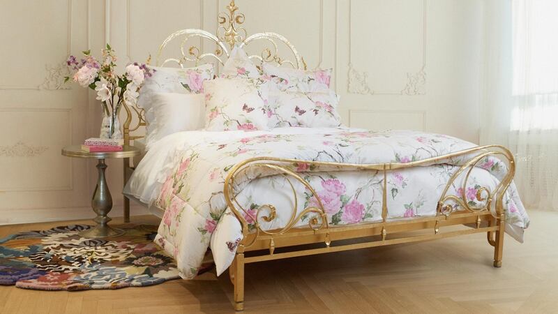 Acanto king-size bed by Cantori