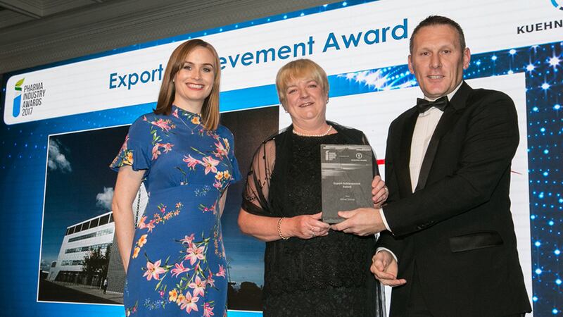 Mike Byrne, GS1 Ireland presents the Export Achievement Award to Karen Fahey & Rhona Fitzgerald, Almac Group