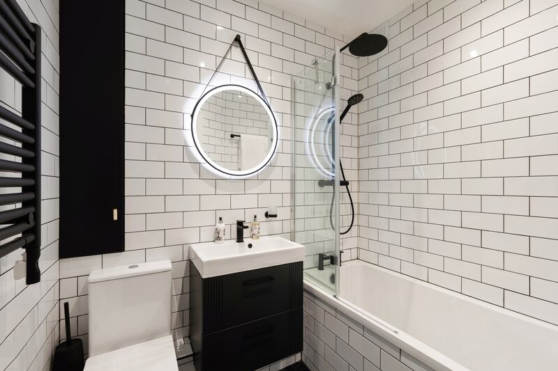 The property has two bathrooms (both en-suite)