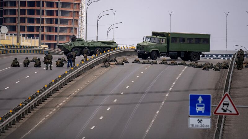 Ukrainian soldiers take position on a bridge inside the capital, Kyiv. Photograph: Emilio Morenatti/AP Photo