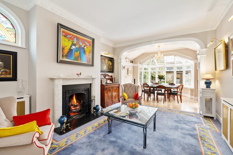 The sitting room and dining room at the back look on to the back garden through a wide conservatory-style bay window. 