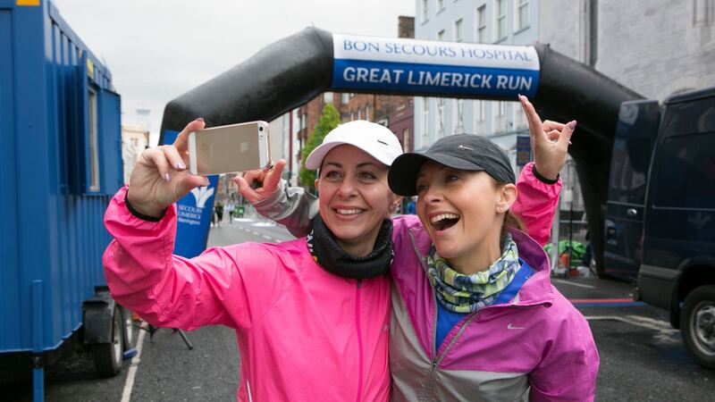 Ann Marie and Elaine From Malta take a selfie before taking part in the Bon Secours Hospital Great Limerick Run. Photograph:  Brian Gavin Press 22