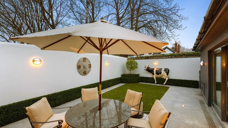 Moo maintenance: Garden with artificial hedging and Astroturf lawn.