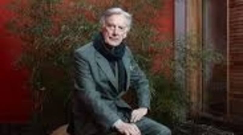 A striking figure, often dressed in a purple velvet suit, deep-brimmed hat and a scarf draped over one shoulder, Charles Jencks embodied the flamboyant American academic. Photograph: The New York Times